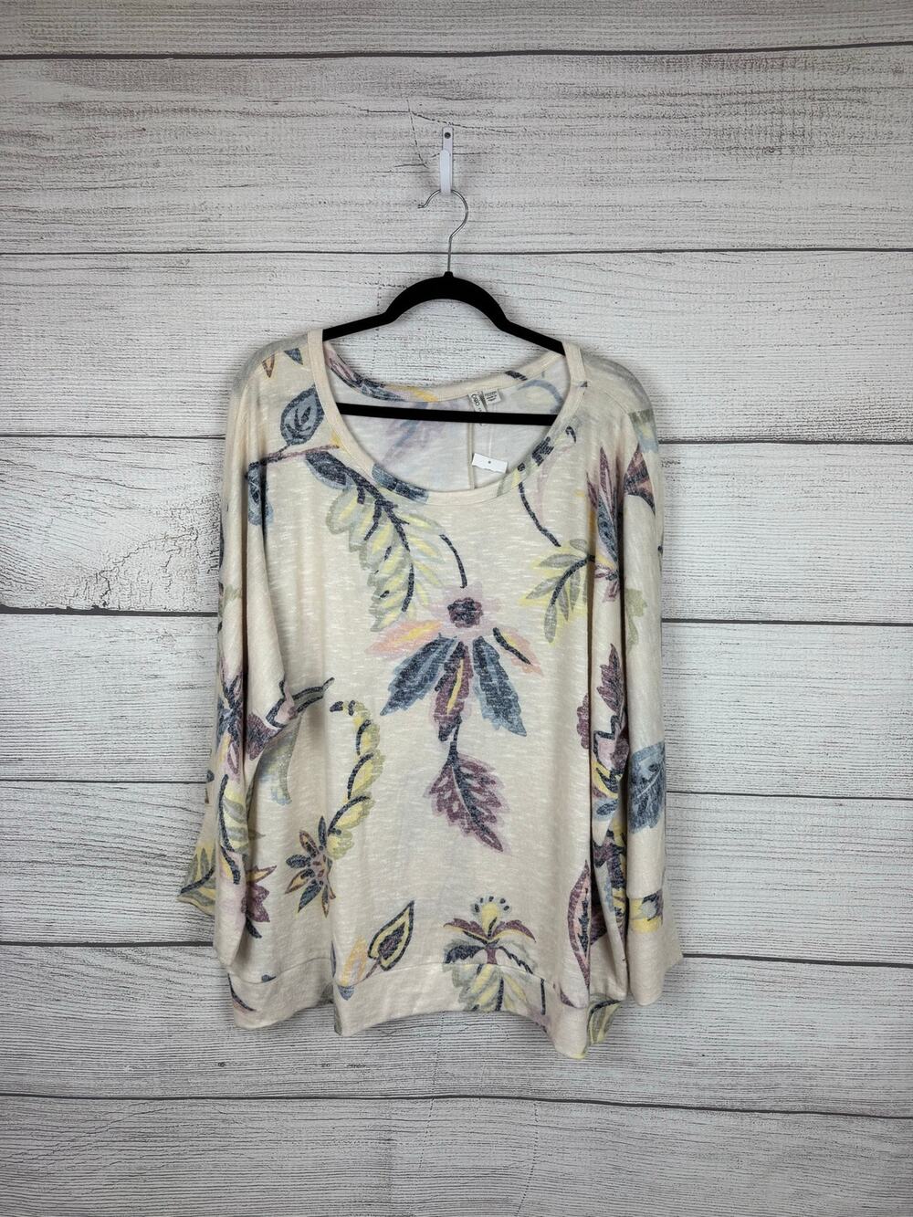 Cato Plus Size Cream Knit Floral Soft Blouse Size 22/24W